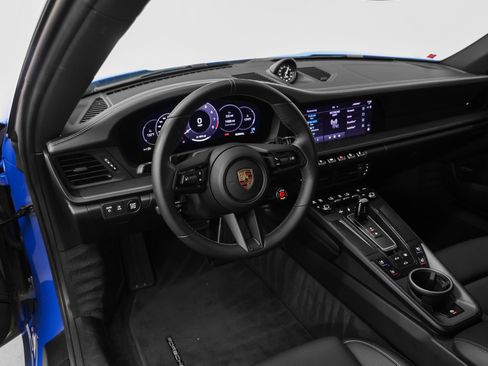 Used 2025 Porsche 911 Carrera w/ Premium Package image 32