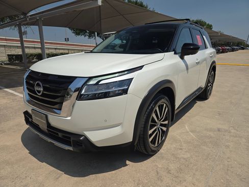 Used 2023 Nissan Pathfinder Platinum w/ Cargo Package FWD image 7