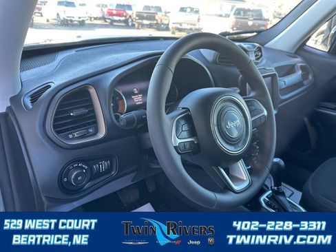 Certified 2023 Jeep Renegade Latitude image 11