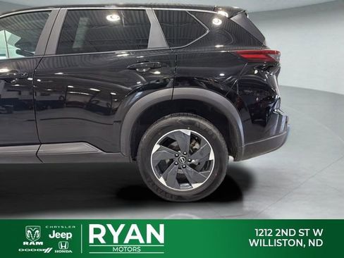 Used 2025 Nissan Rogue SV AWD/4WD image 22