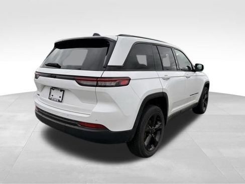 Used 2023 Jeep Grand Cherokee Altitude AWD/4WD image 7