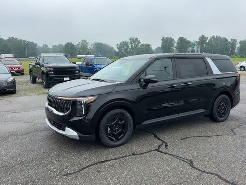 New 2025 Kia Carnival image 4