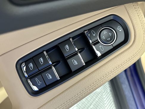 Used 2025 Porsche Macan image 13