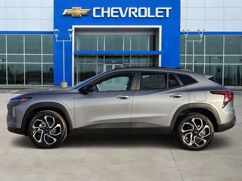 New 2026 Chevrolet Trax RS w/ Sunroof Package FWD image 3