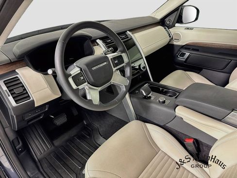 Used 2024 Land Rover Discovery S AWD/4WD image 9
