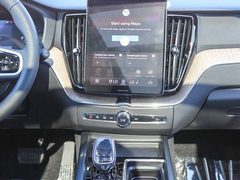New 2026 Volvo XC60 B5 Plus w/ Climate Package PRO AWD/4WD image 44