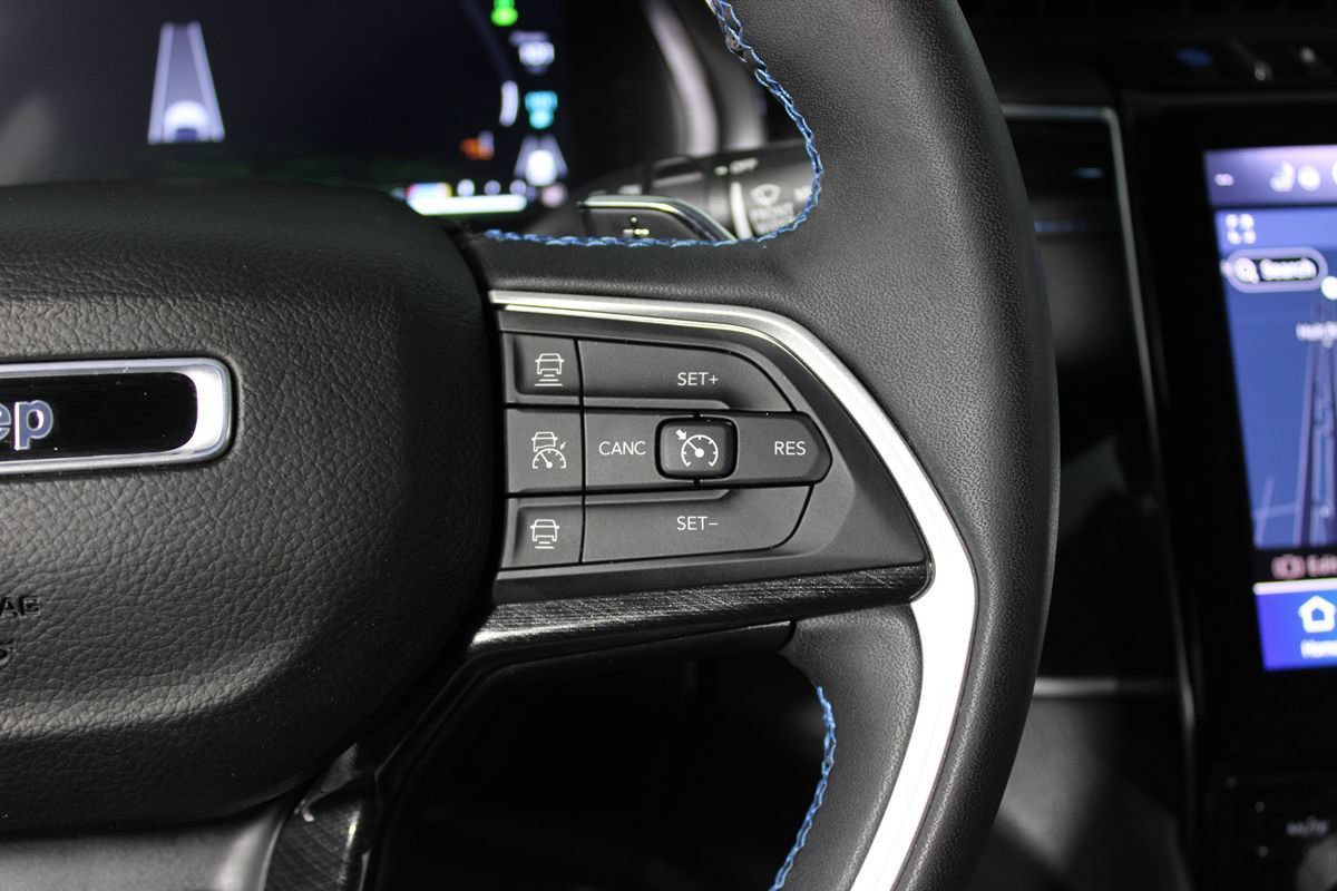 Used 2023 Jeep Grand Cherokee Trailhawk AWD/4WD image 17