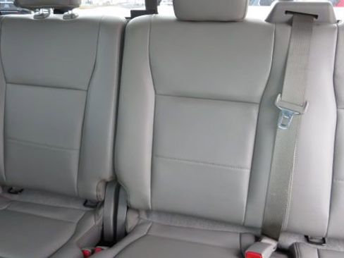 Used 2015 Ford F150 Lariat w/ Equipment Group 502A Luxury image 8