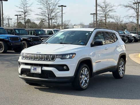Certified 2022 Jeep Compass Latitude image 3