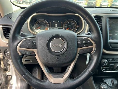 Used 2015 Jeep Cherokee Latitude w/ Cold Weather Group AWD/4WD image 20
