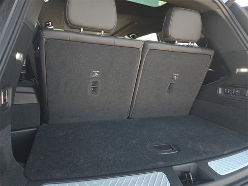 New 2026 Cadillac Vistiq Sport image 10