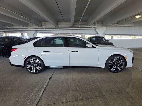 New 2026 BMW 760i xDrive w/ Premium Package image 3