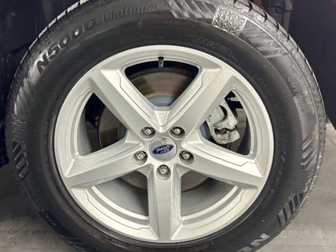 Used 2019 Ford Explorer XLT image 11