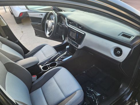 Used 2018 Toyota Corolla LE FWD image 13