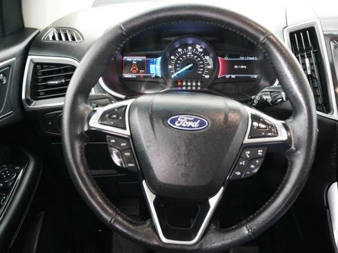 Used 2019 Ford Edge Titanium FWD image 17