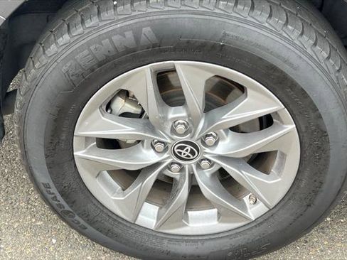 Certified 2025 Toyota Sienna XLE image 14