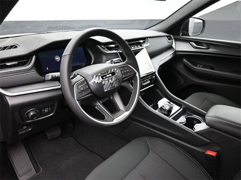 New 2025 Jeep Grand Cherokee Laredo X w/ Luxury Tech Group I image 12