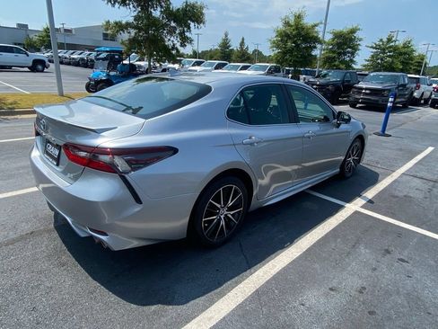 Used 2022 Toyota Camry SE FWD image 7