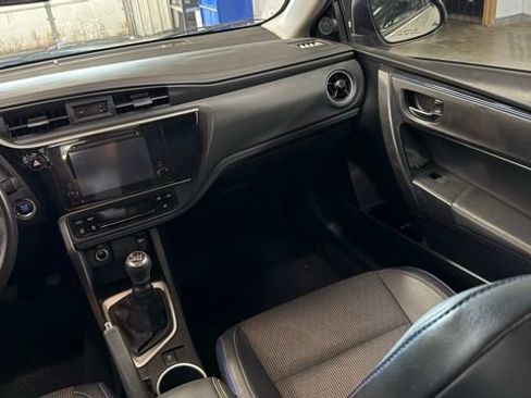 Used 2018 Toyota Corolla SE w/ Carpet Mat Package (TMS) FWD image 28