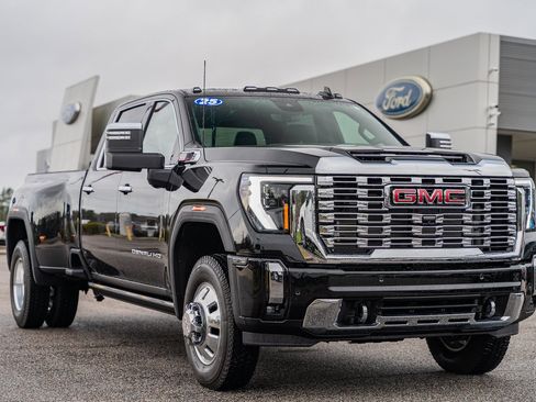 Used 2025 GMC Sierra 3500 Denali w/ Denali Reserve Package image 1