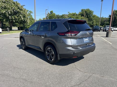 Used 2025 Nissan Rogue SV FWD image 7