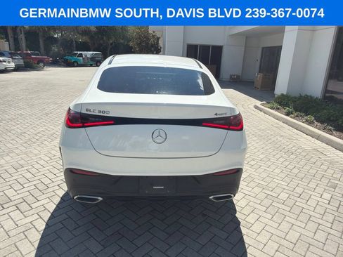 Used 2024 Mercedes-Benz GLC 300 4MATIC image 4