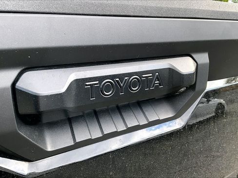 Used 2023 Toyota Tundra SR5 w/ SR5 Convenience Package AWD/4WD image 34