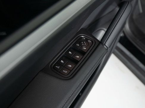 Used 2025 Porsche Cayenne image 21