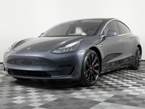 Used 2020 Tesla Model 3 Performance image 2