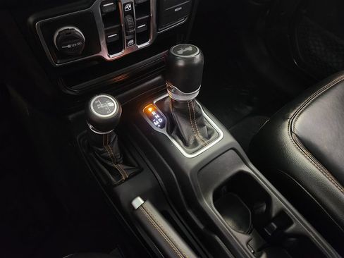 Used 2021 Jeep Wrangler Unlimited Sahara AWD/4WD image 19