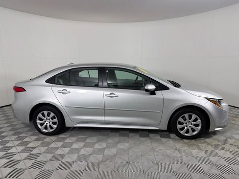 Used 2020 Toyota Corolla LE image 4