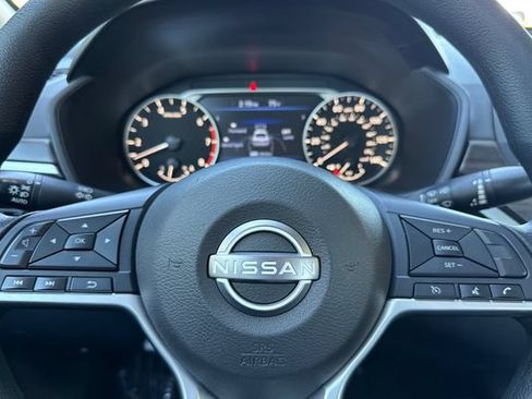 Used 2025 Nissan Altima 2.5 SV AWD/4WD image 34