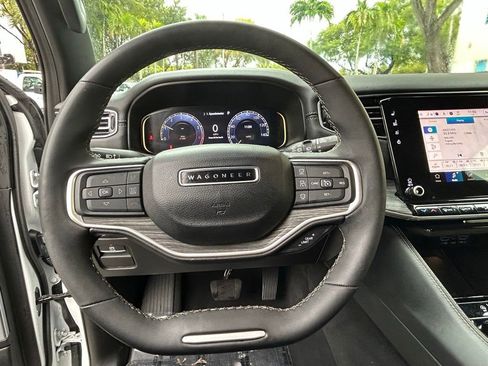 Used 2024 Jeep Wagoneer Series II w/ Flexible Seating Group image 20