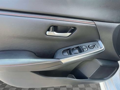 Used 2025 Nissan Sentra SR FWD image 16