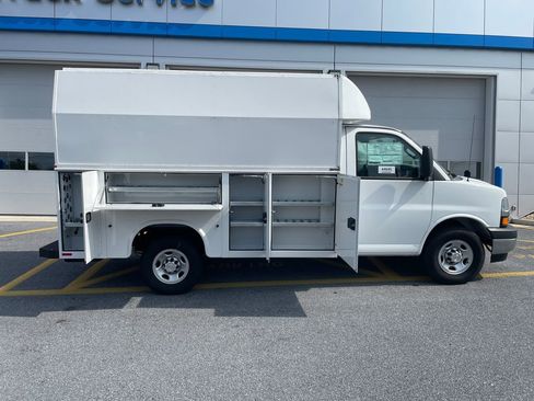 New 2024 Chevrolet Express 3500 w/ Power Convenience Package RWD image 9