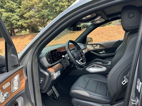 Used 2025 Mercedes-Benz GLS 450 4MATIC image 40