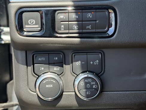 Used 2025 GMC Yukon XL Denali AWD/4WD image 20