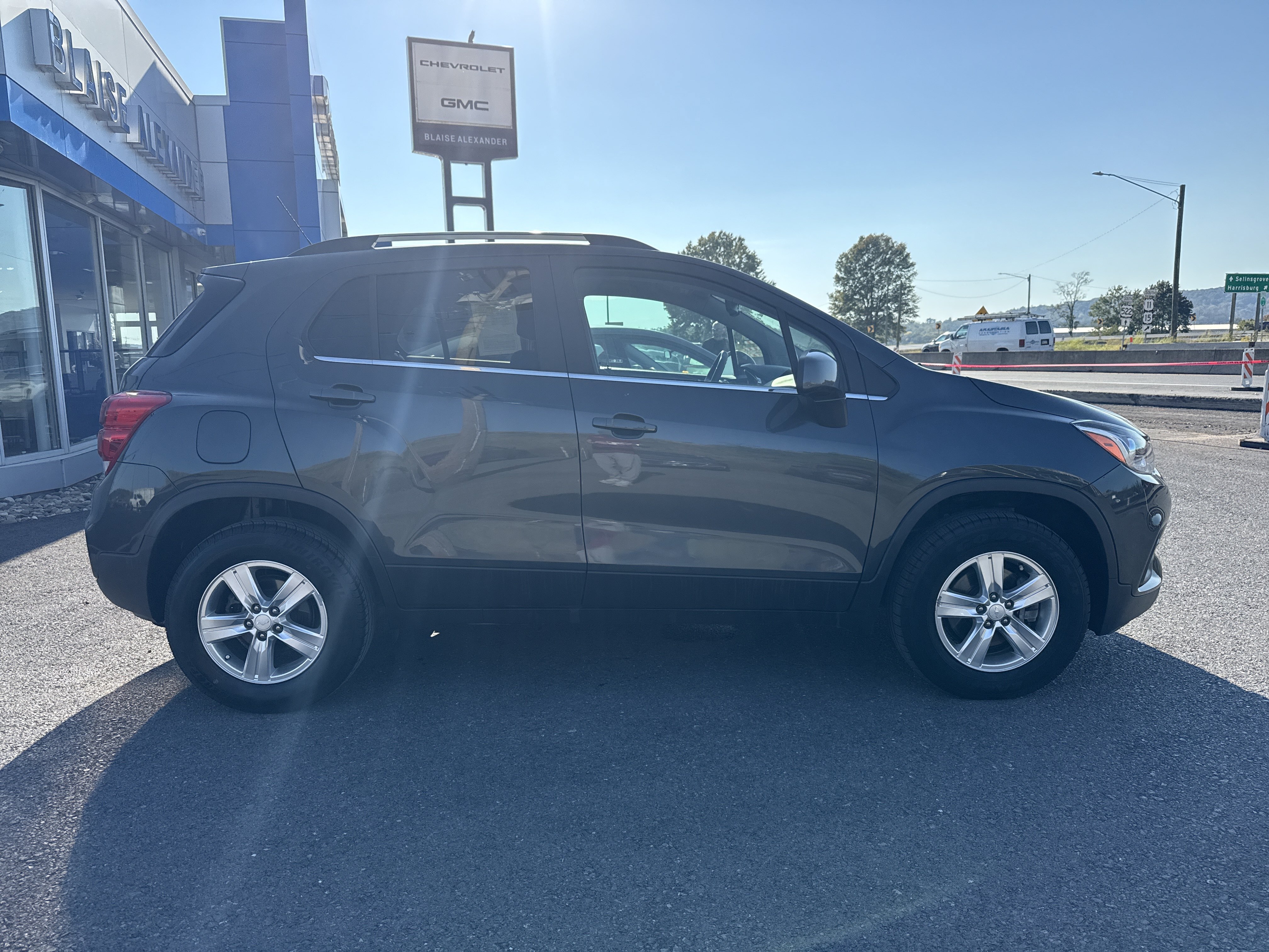 Used 2017 Chevrolet Trax LT AWD/4WD image 2