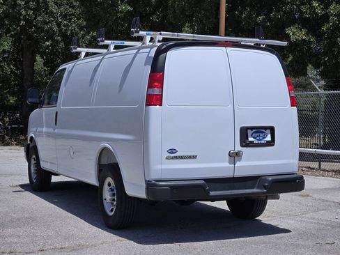 Used 2025 Chevrolet Express 2500 w/ Driver Convenience Package RWD image 5