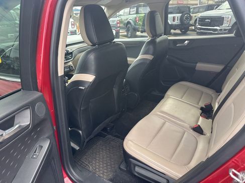 Used 2020 Ford Escape Titanium image 9