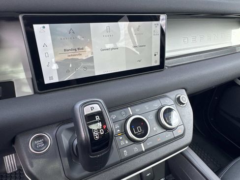Used 2023 Land Rover Defender 110 S image 25