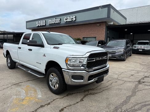 Used 2022 RAM 2500 Tradesman w/ Chrome Appearance Group AWD/4WD image 4