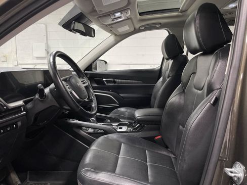 Used 2024 Kia Telluride EX w/ EX Captain's Chair Package AWD/4WD image 9