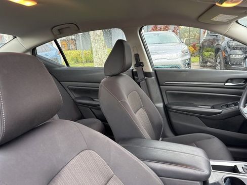Used 2024 Nissan Altima 2.5 SV image 12