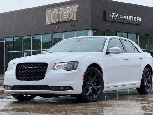 Used 2023 Chrysler 300 S RWD image 1