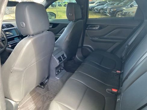 Used 2019 Jaguar F-PACE Premium image 6
