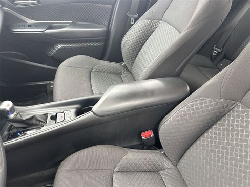 Used 2021 Toyota C-HR LE image 28