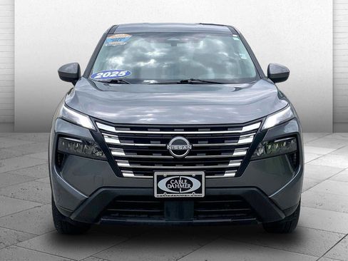 Used 2025 Nissan Rogue SV AWD/4WD image 2