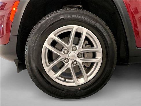Used 2023 Jeep Grand Cherokee Laredo RWD image 10