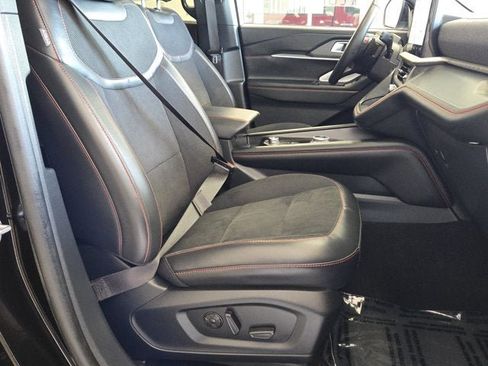 Used 2025 Ford Explorer ST AWD/4WD image 3